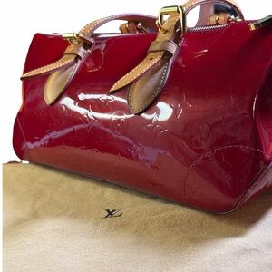 ✨ PRISTINE ✨ Louis Vuitton Vernis Summit Drive Pomme D’Amour Red + Dust Bag